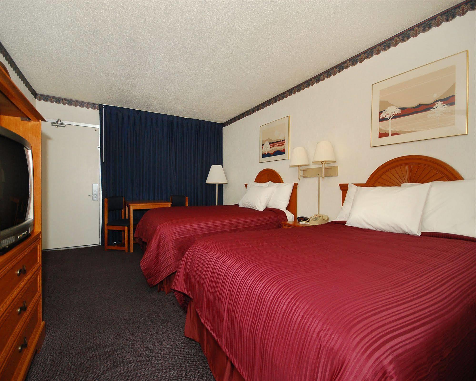 Rodeway Inn & Conference Center Су Сити Стая снимка