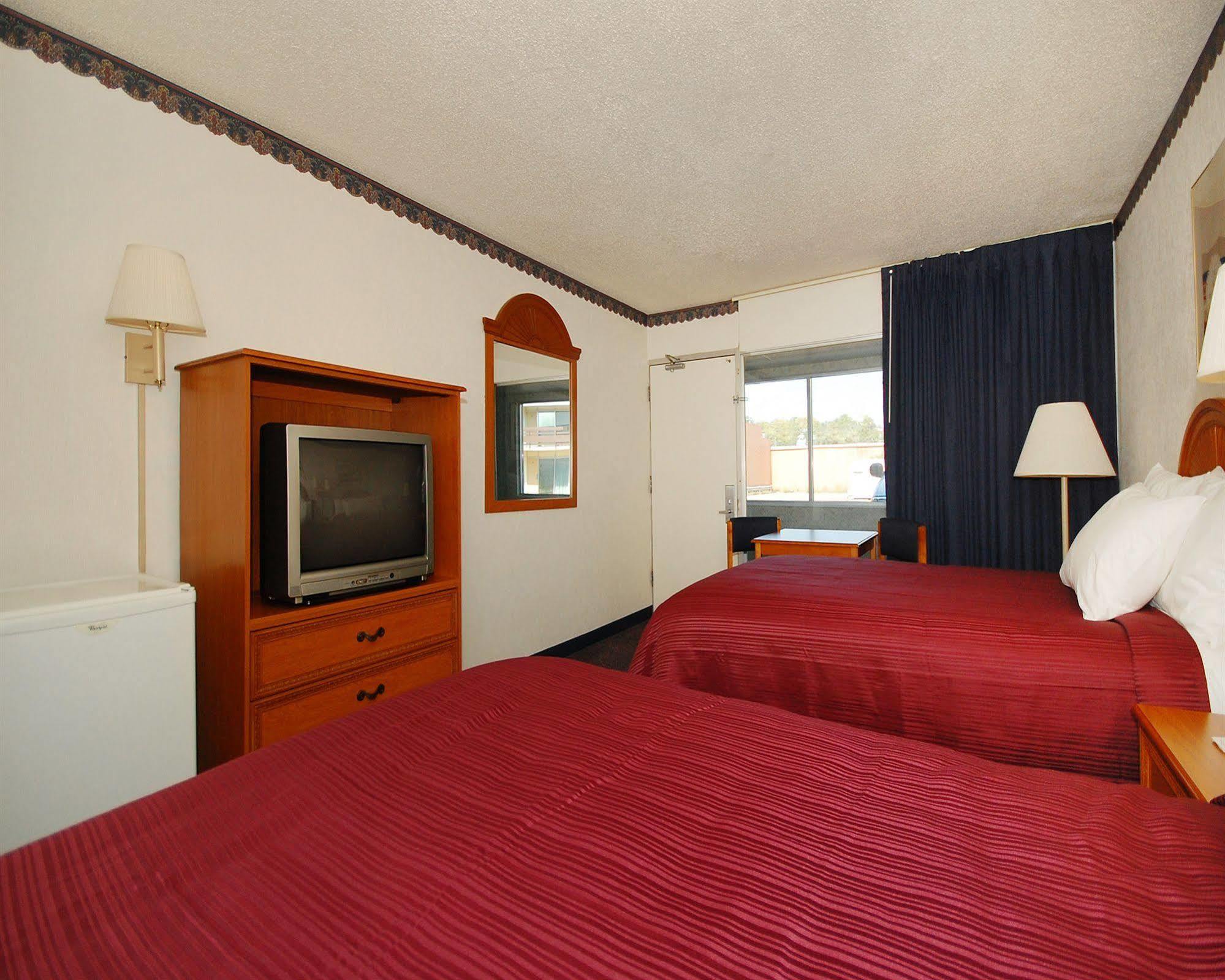 Rodeway Inn & Conference Center Су Сити Стая снимка